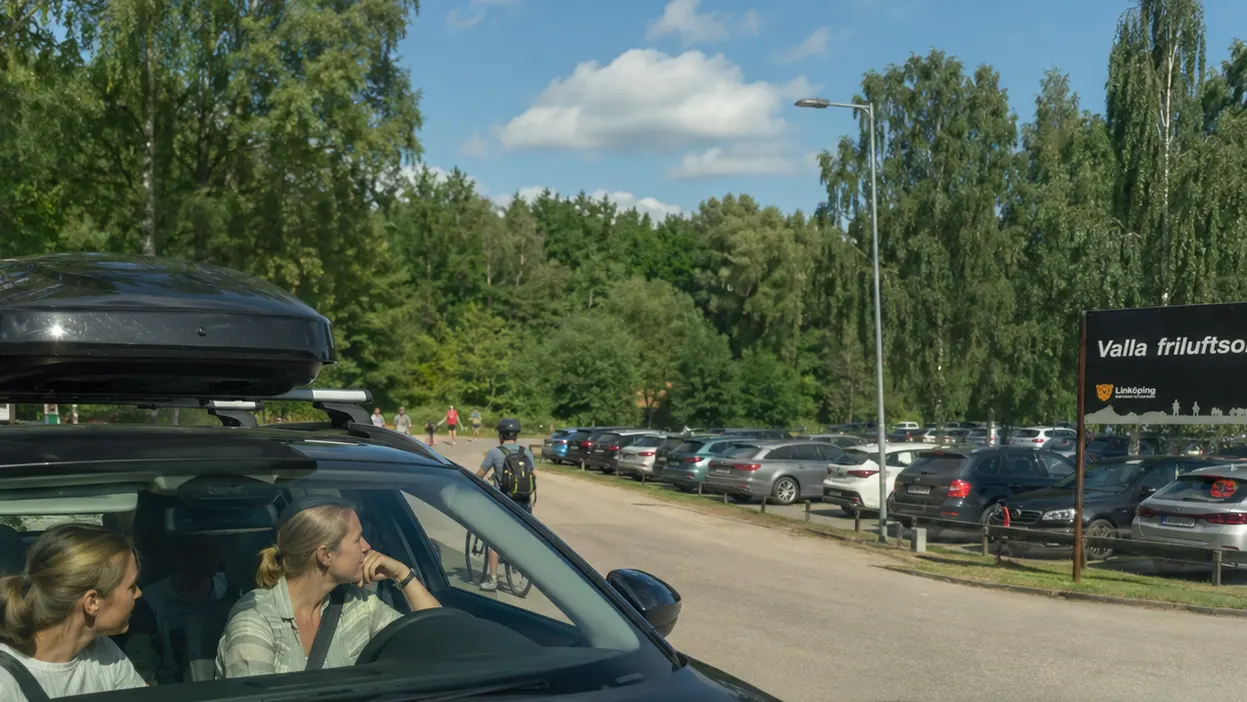 77 parkeringsplatser räcker inte för Fenomenmagasinet och Valla friluftsområde 77 parkeringsplatser räcker inte för Fenomenmagasinet och Valla friluftsområde